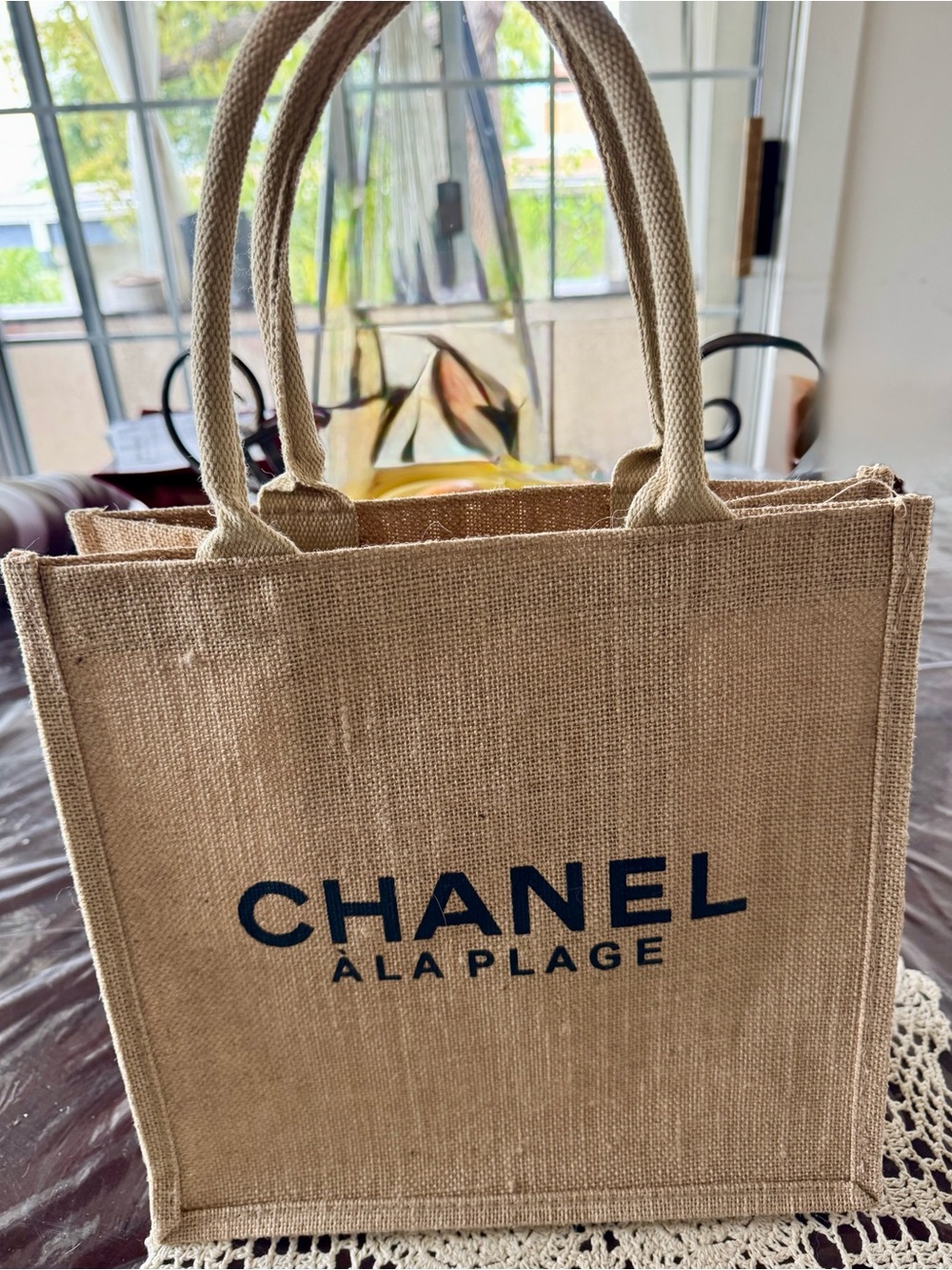CHANEL À la plage natural jute tote